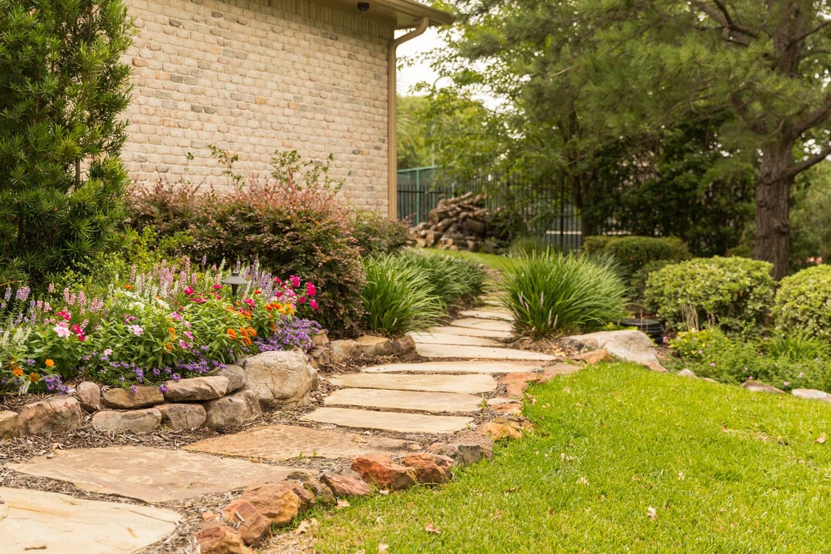 3 Decorative Stone Landscaping Ideas for your North Texas Backyard
